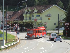 Bahnübergänge ohne Barrieren, wie hier in Rheineck SG (mittlerweile mit Barrieren ausgestattet), sind gefährlich und müssen saniert oder aufgehoben werden.