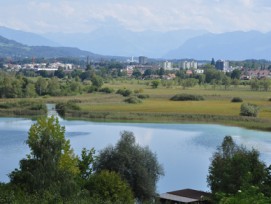 Gehört neu zur Agglomeration Zürich: Die Stadt Wetzikon mit dem Pfäffikersee im Vordergrund.