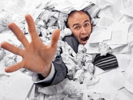 Trauriges Paradox: Die Digitalisierung von Verwaltungsprozessen verspricht grosse Kosteneinsparungen, bei der Umsetzung der komplexen IT-Projekte geht die Übersicht aber oft verloren. Die Folge: Massive Mehrkosten.
