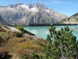 Stromgewinnung als Problem: Weil in Guttannen viele Kraftwerke stehen (im Bild: die Staumauer am Gelmersee), muss die Gemeinde unanständig viel in den Finanzausgleich zahlen. 