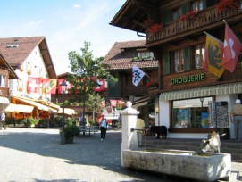 Saanen (im Bild der Touristenort Gstaad) muss sich nach einem neuen Gemeindepräsidenten umsehen.