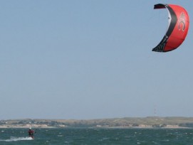 Kitesurfer auf dem Lake McConaughy, Nebraska, USA