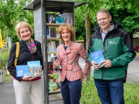 Christine Eggenberg, Direktorin Kornhausbibliothek, Gemeinderätin Ursula Wyss und  Amtsleiter Christoph Schärer, Amtsleiter von Stadtgrün Bern (von links)