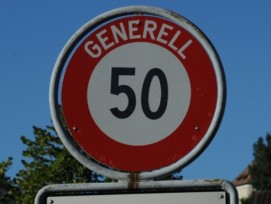 Tempobeschränkung generell 50 bei einem Ortseingang.