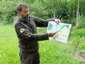 Ruedi Lengweiler vom Forstamt erläuterte, wie sich die Waldgrenze in der Vergangenheit verändern konnte.