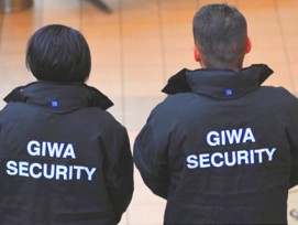 Angestellte der Firma Giwa Security von hinten.