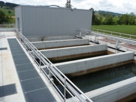 Gebäude der Behandlungsstufe zur Elimination von Mikroverunreinigung und Abwasserfiltration