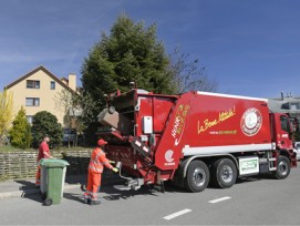 Tür zu Tür Sammlung von Bioabfällen mit biogasbetriebenem Lastwagen in der Gemeinde Renens 