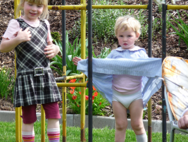 Kinder auf dem Spielplatz