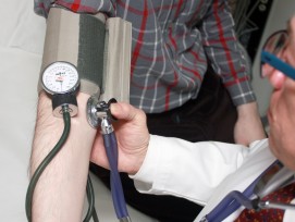 Blutdruckmessung beim Arzt