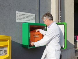 Defibrillator