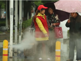 Abschreckung bei roten Ampeln durch Wasserpistolen in Daye, China