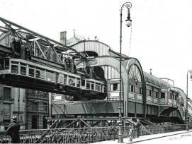 Schwebebahn in Wuppertal zur Kaiserzeit.