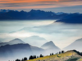 Wolkenbank über der Schweiz