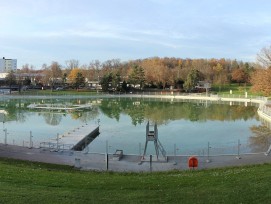 Hauptbecken im Freibad Weyermannshaus in Bern