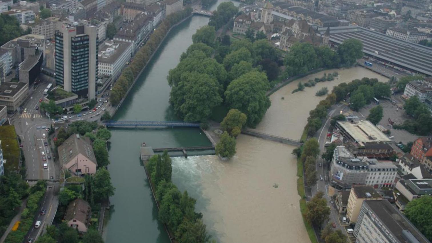 Hochwasser bei Zürcher Platzspitz