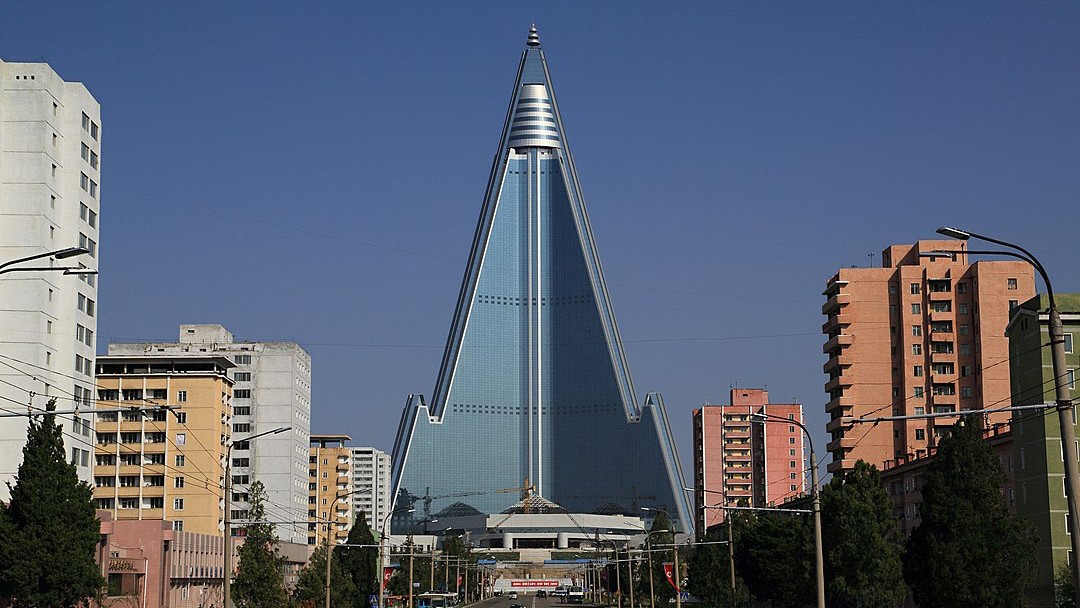 Ryugyong Hotel in Nordkorea im Mai 2012