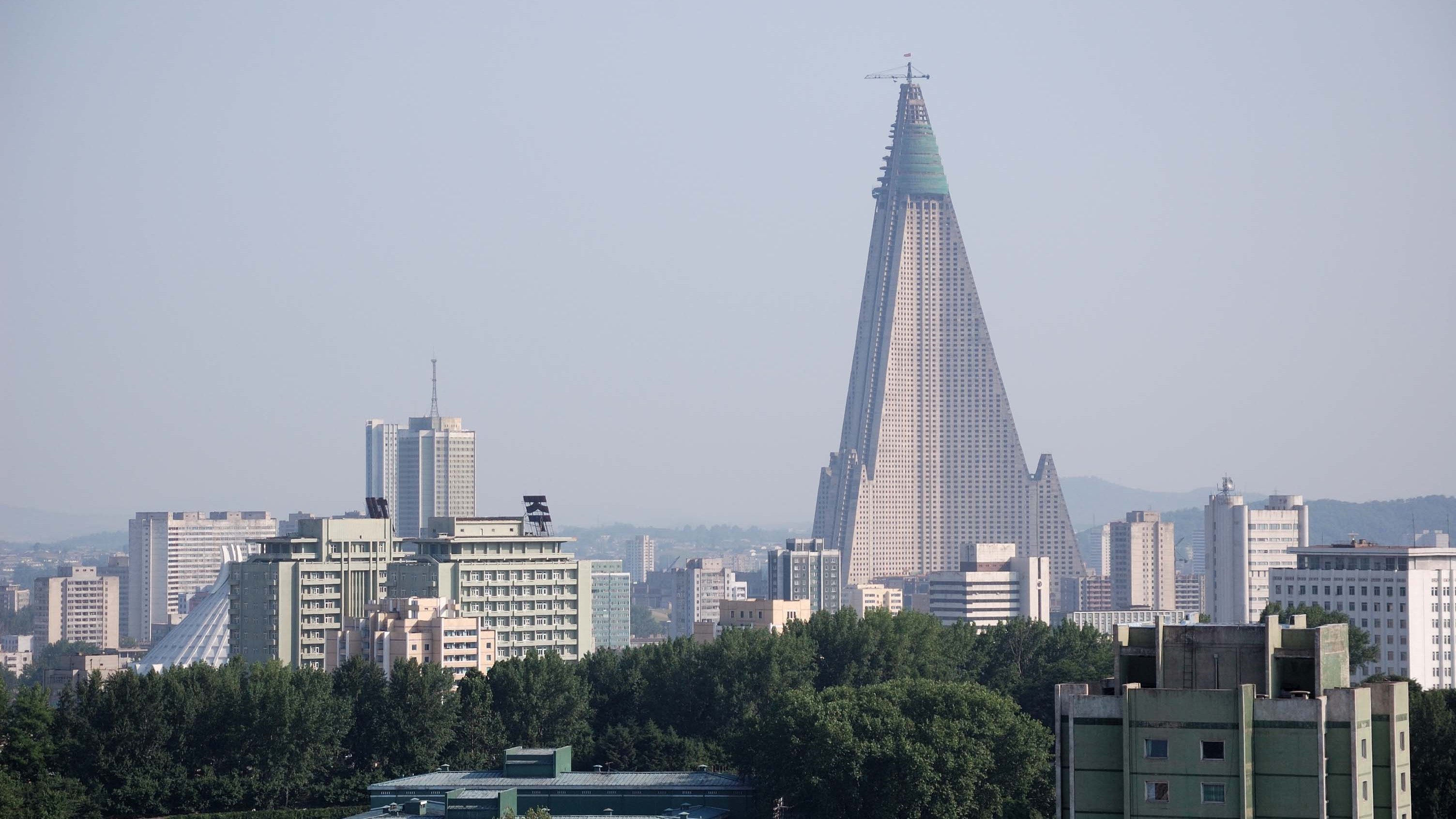 Ryugyong Hotel in Pjöngjang 2008