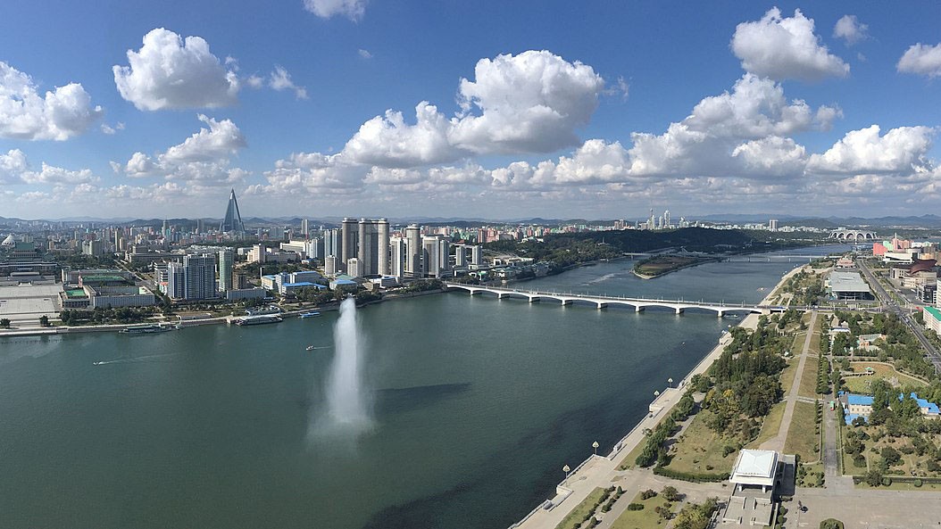 Panorama vom Juche Tower über Pjöngjang