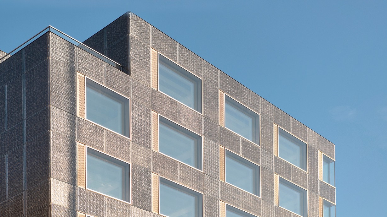 Solarfassade aus 3D-Schmelzglas an AUE-Neubau in Basel
