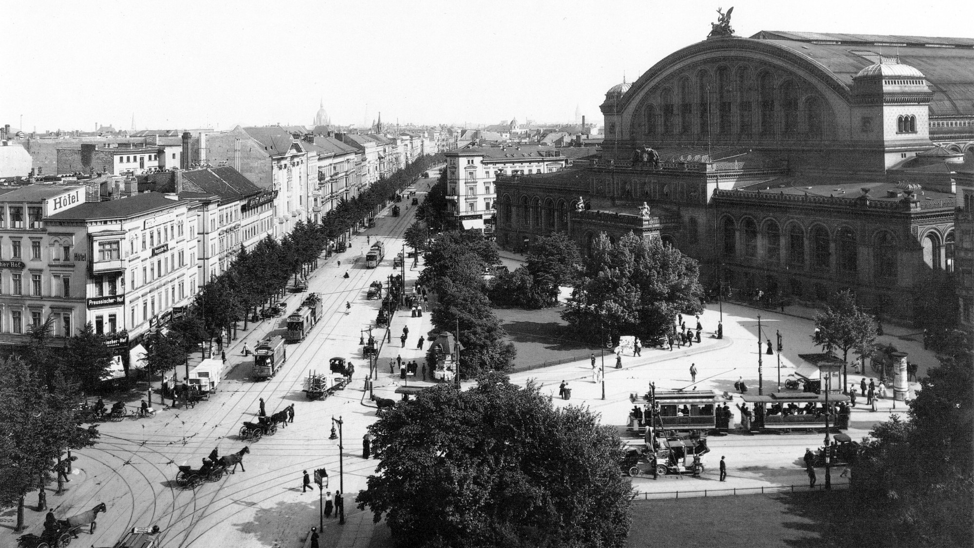 Anhalter Bahnhof und Askanischer Platz