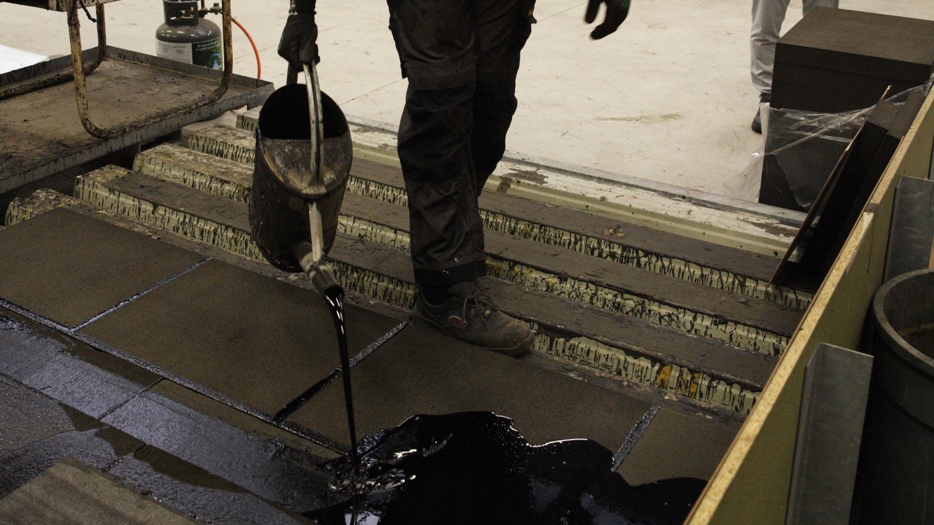 Schaumglas auf Heissbitumen