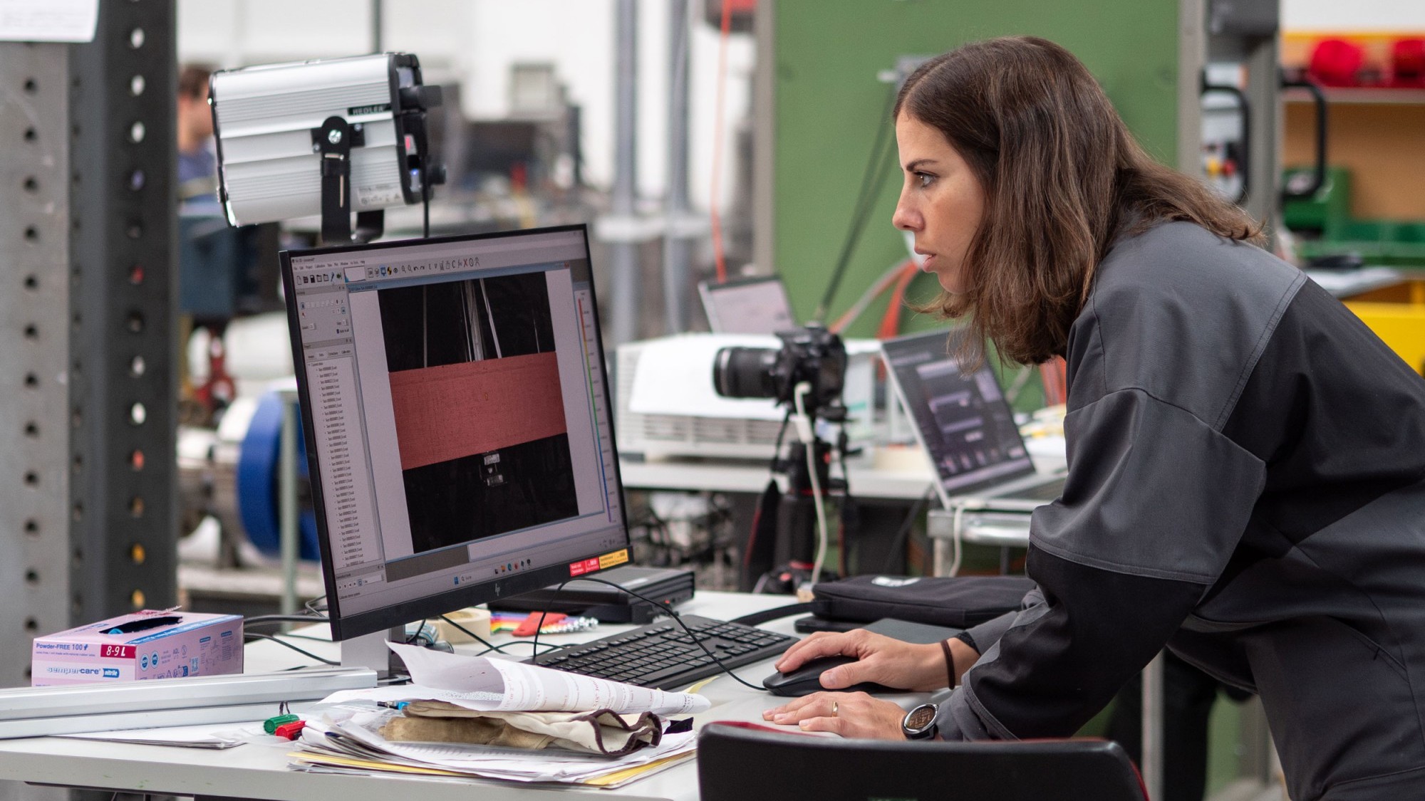 Angela Sequeira Lemos in der Bauhalle