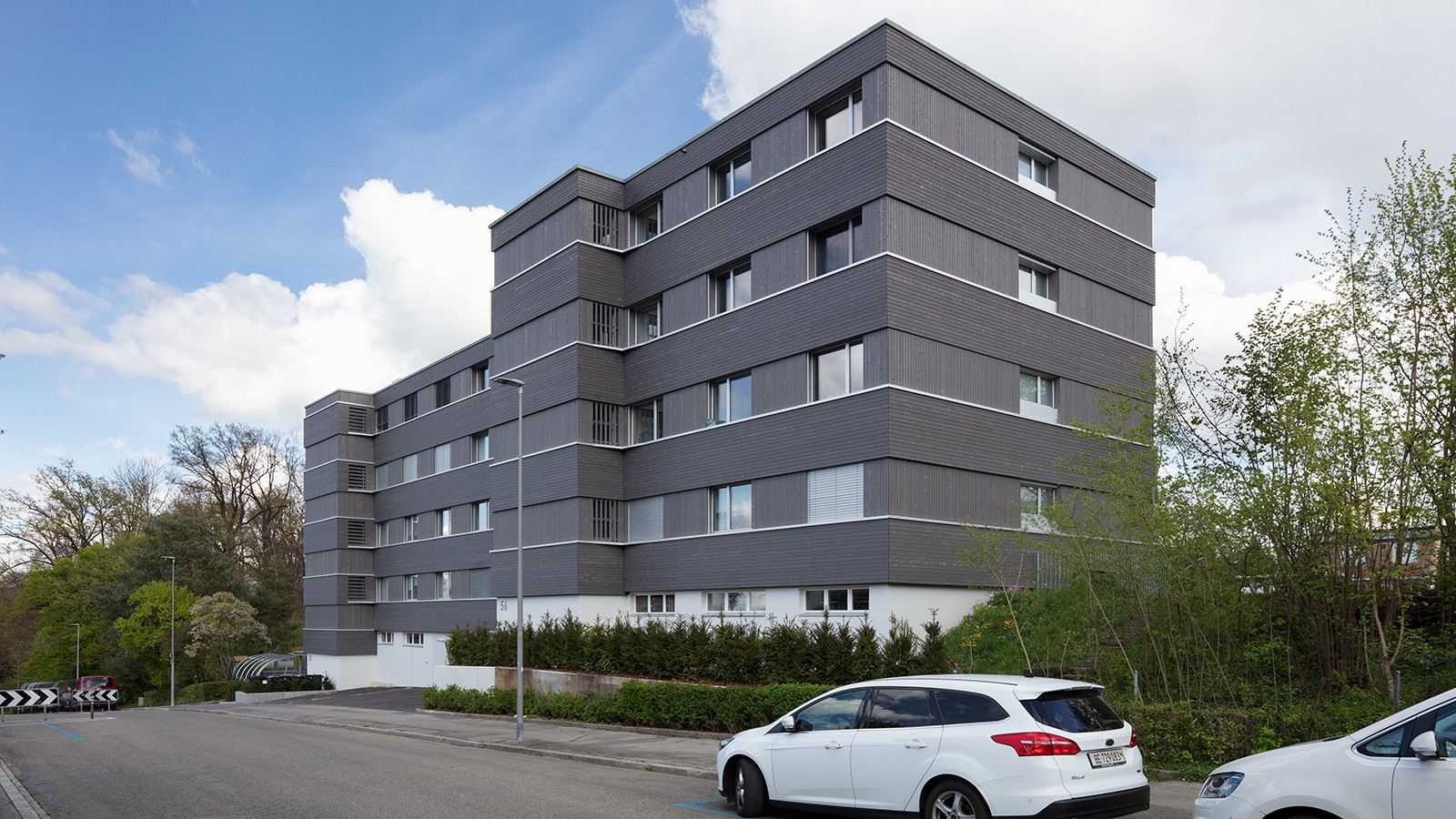 Renovierung und Aufstockung eines Genossenschaftsbaus in Wabern BE