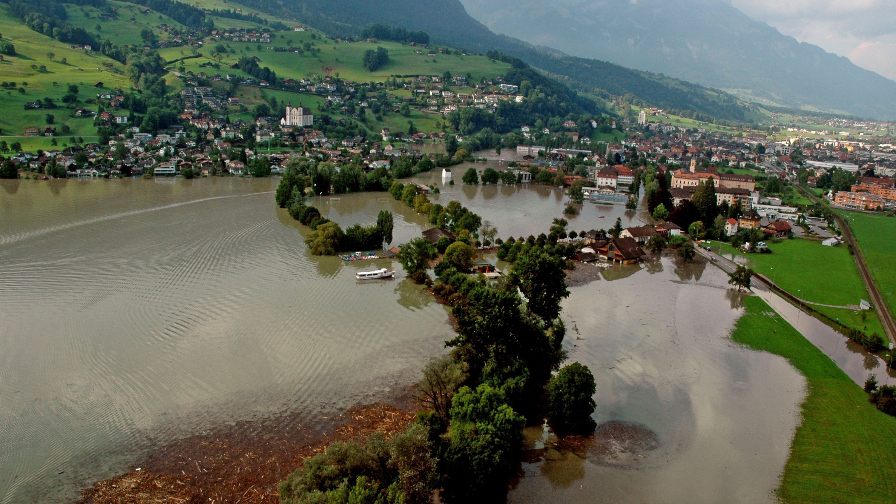 Hochwasser beim Sarnersee, Obwalden, Sommer 2005