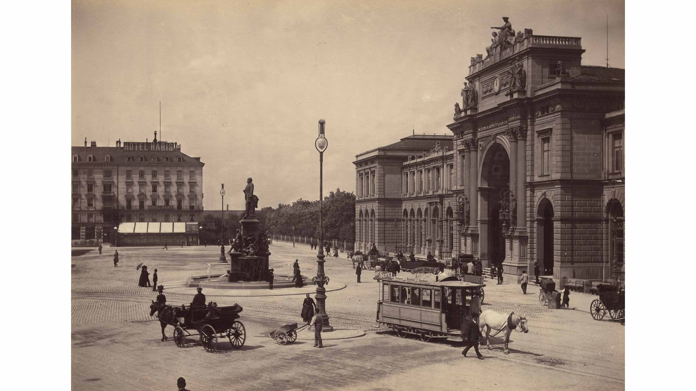 Bahnhofplatz 1898.