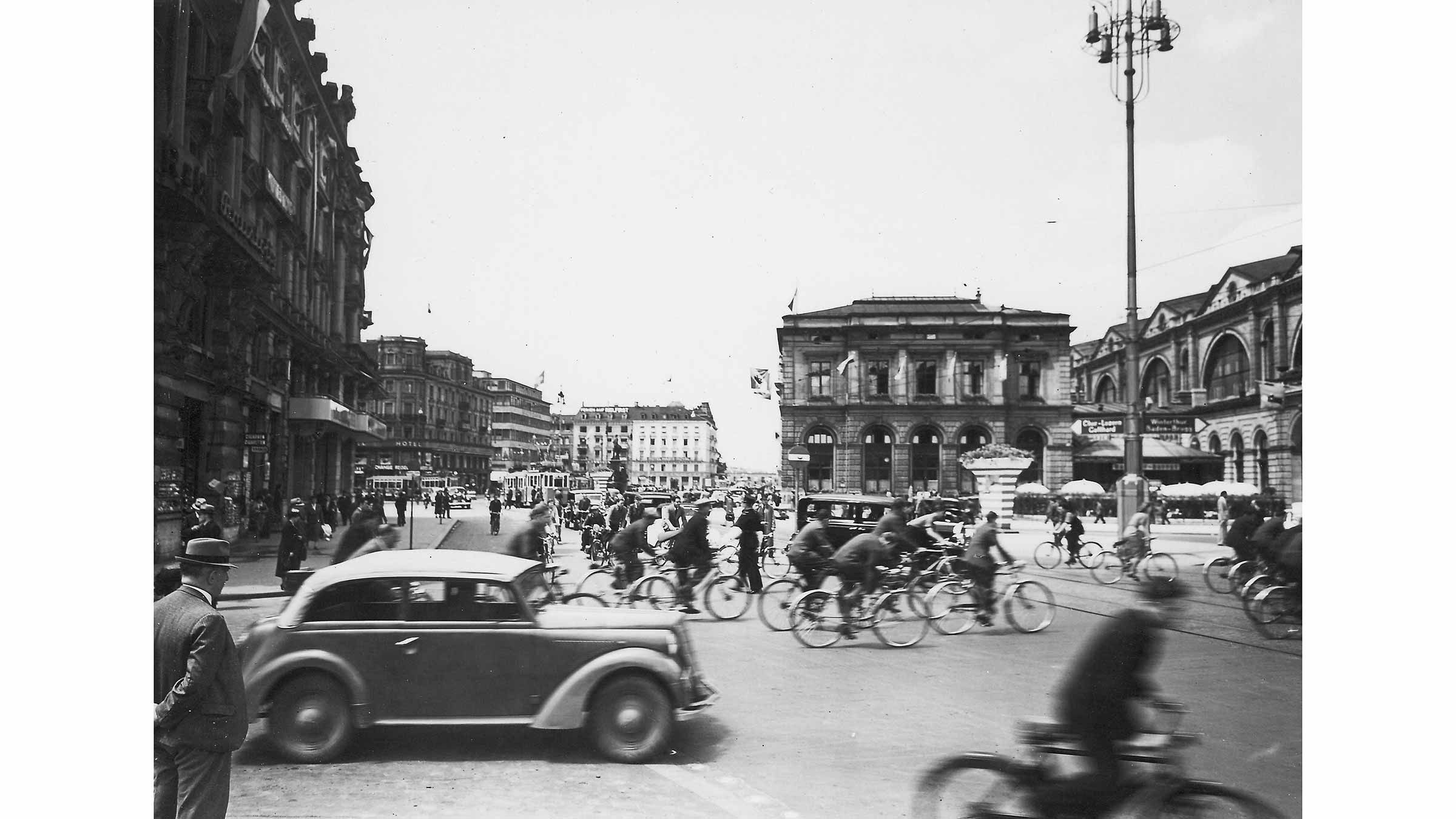 Bahnhofplatz 1939.
