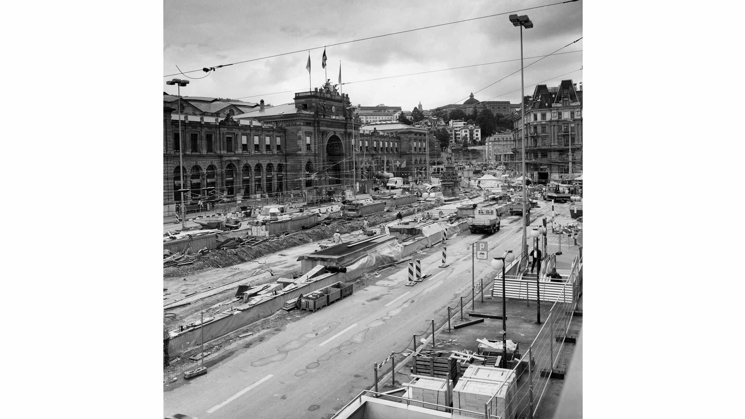 Bahnhofplatz 2004.