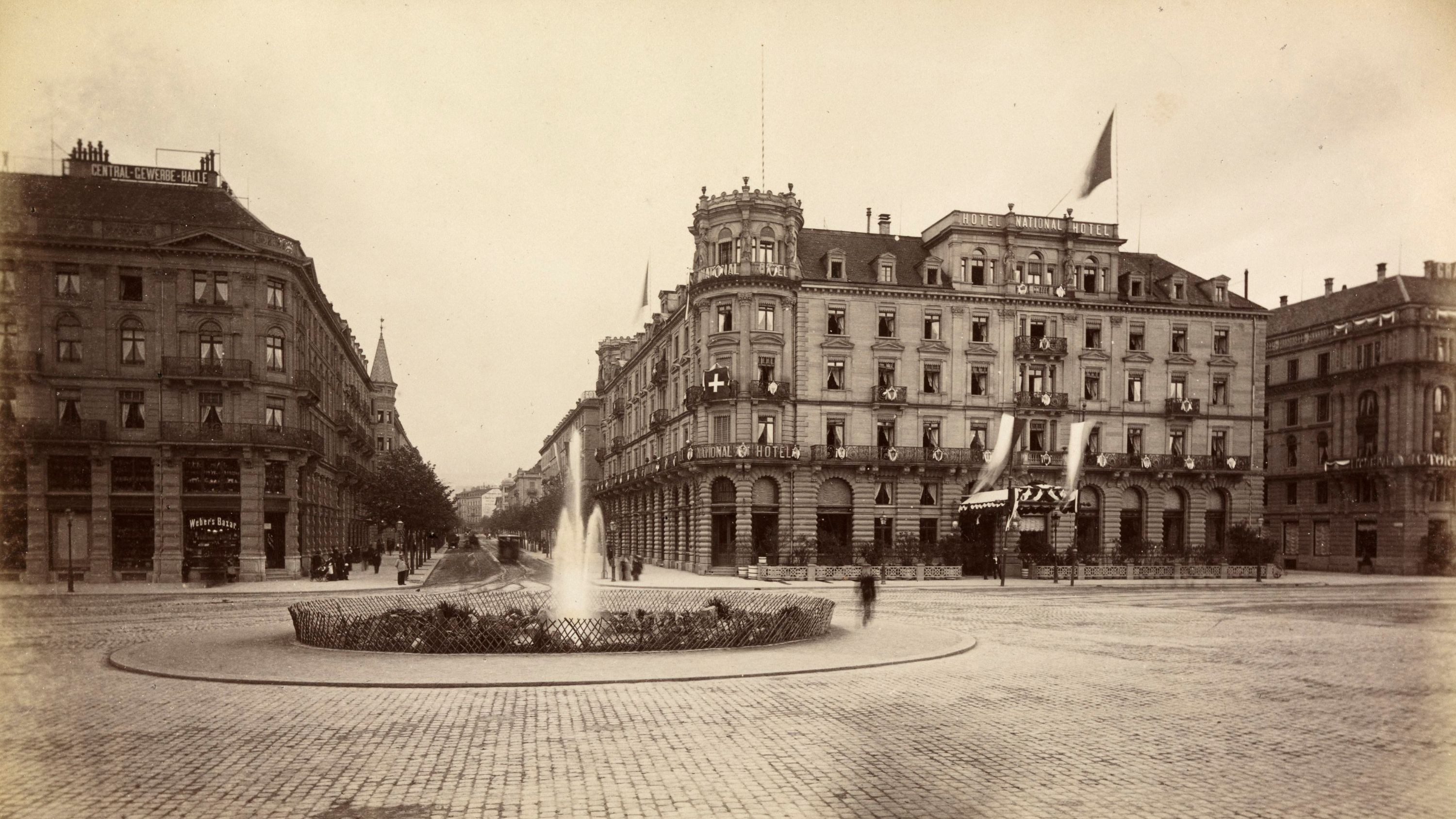 Kein Vergleich zu heute: Um 1872 ist die Bahnhofstrasse wie leergefegt.