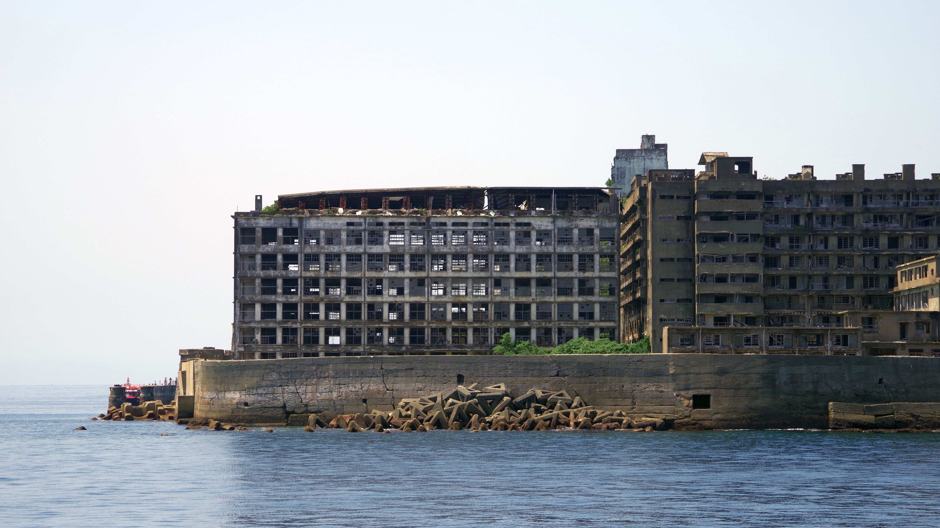 Verlassene Gebäude auf Hashima.