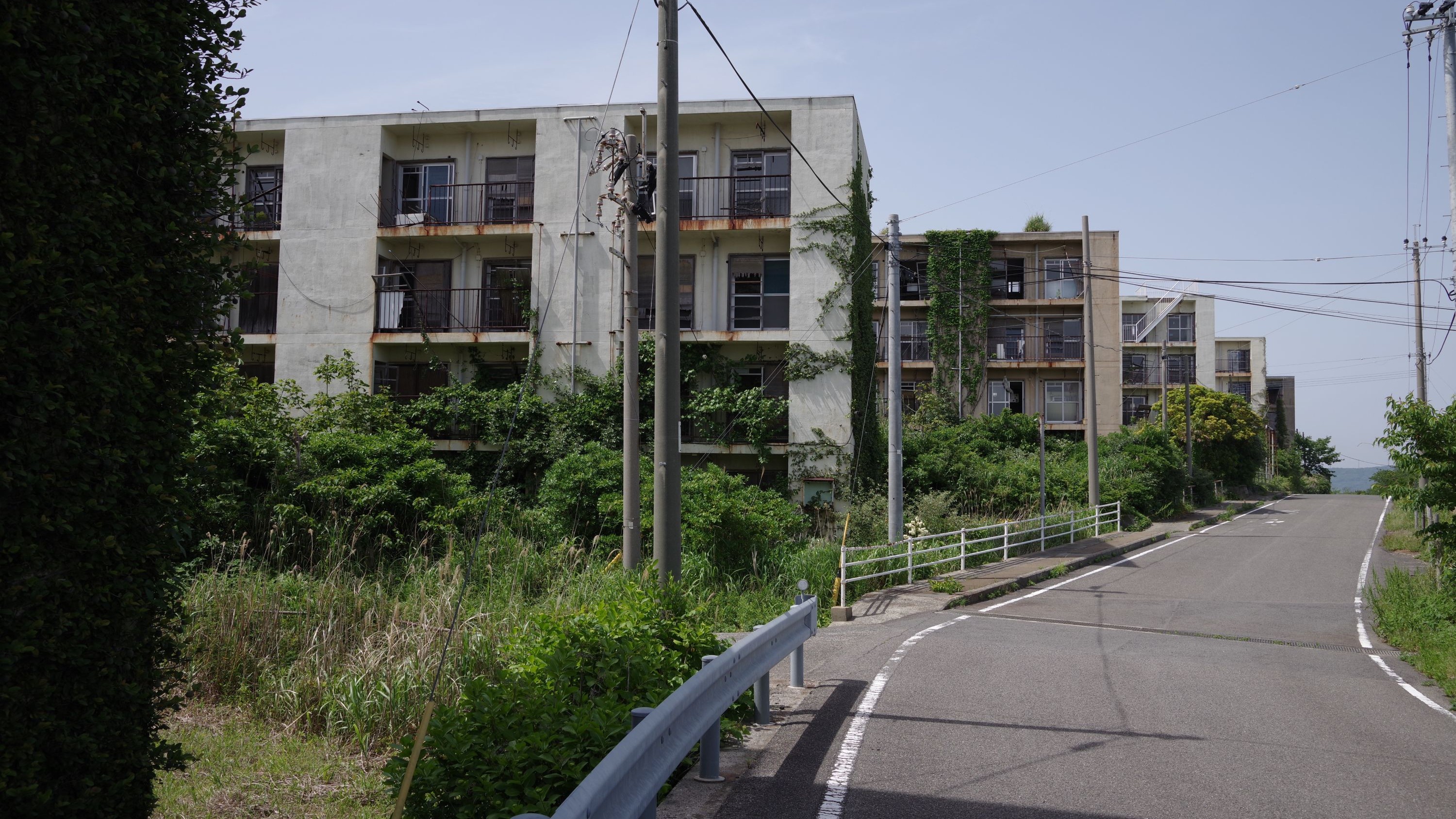 Die meisten Häuser von Ikeshima sind verlassen.