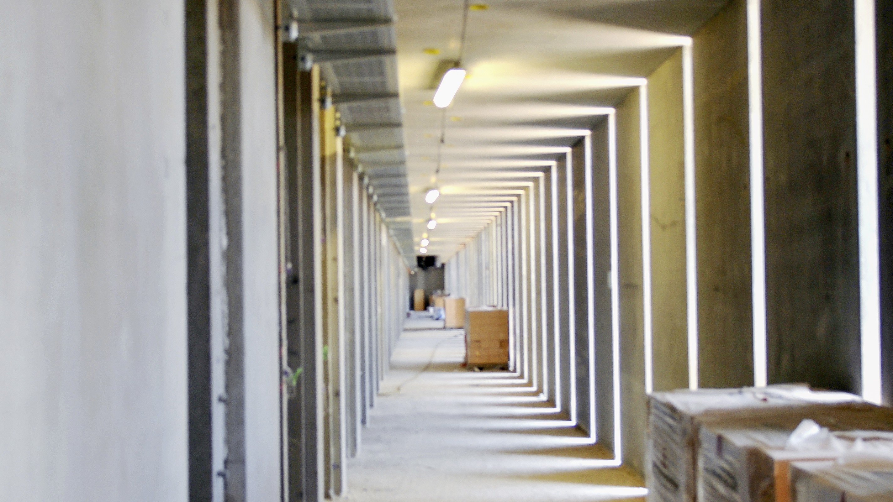 Blick in den Gefängniskorridor: Dank dem Neubau kann das Kasernenareal nahe dem Hauptbahnhof für eine andere, zivile Nutzung freigeräumt werden.